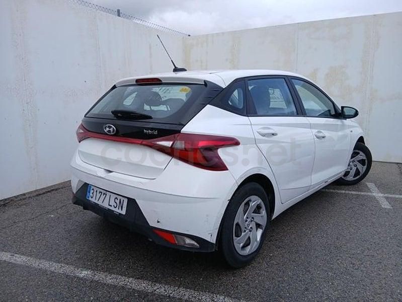 Usado Hyundai i20 100 CV (73 kW) 2021 Blanco Utilitario