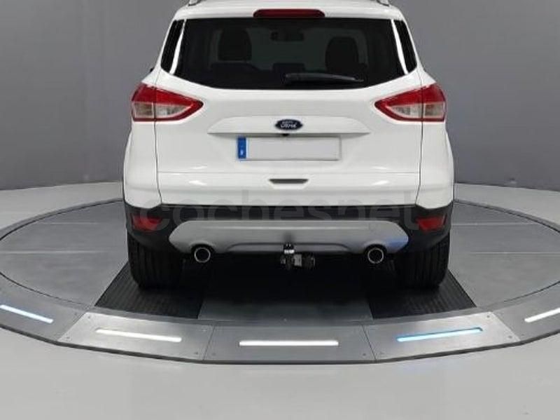Usado Ford Kuga Trend 120 HP (88 kW) 2015 Branco SUV