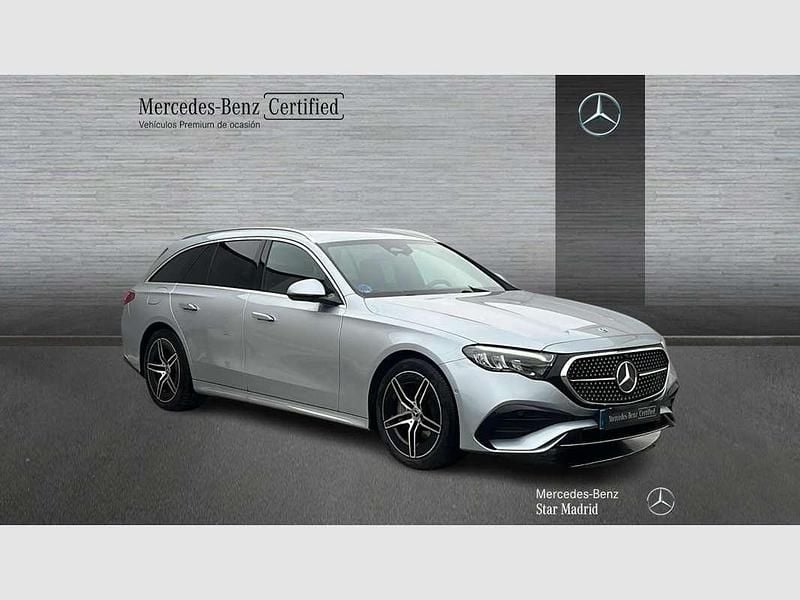 Usado Mercedes E300 313 CV (230 kW) 2025 Plateado Familiar
