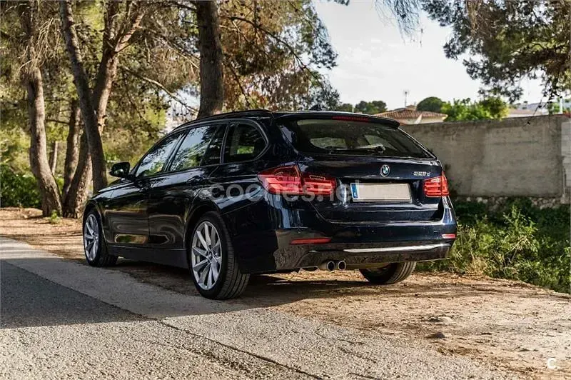 Usado BMW 325 Comfort Edition 218 CV (160 kW) 2014 Negro Familiar