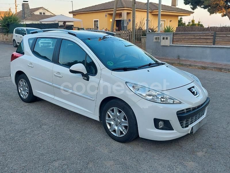 Blanco Usado 2013 Peugeot 207 Active Familiar | 5750 € (Precio justo) - Imagen 1/4