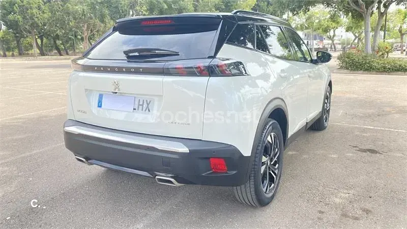 Usado Peugeot 2008 GT-line 130 CV (95 kW) 2020 Blanco SUV
