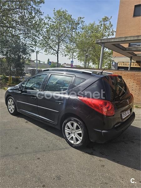 Usado Peugeot 207 90 CV (66 kW) 2008 Negro Familiar