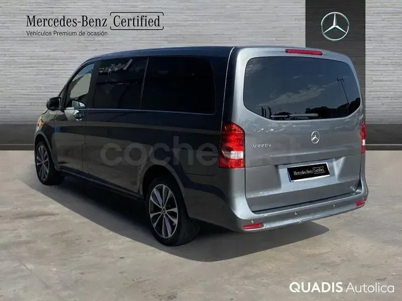 Usado Mercedes V220 163 CV (119 kW) 2022 Gris / plata Monovolumen