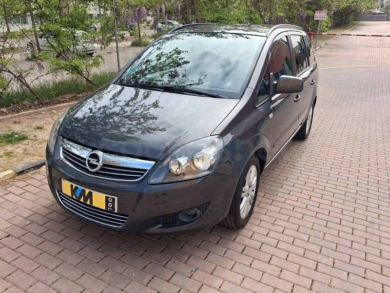 Usado Opel Zafira Tourer Expression 115 CV (84 kW) 2013 Gris / plata Monovolumen