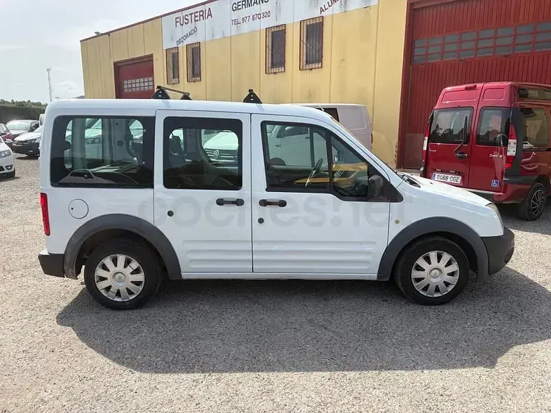 Usado Ford Tourneo Trend 95 CV (69 kW) 2014 Blanco Monovolumen