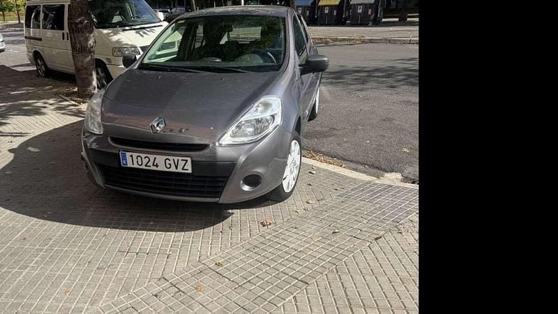Usado Renault Clio II Campus 75 CV (55 kW) 2010 Gris Utilitario