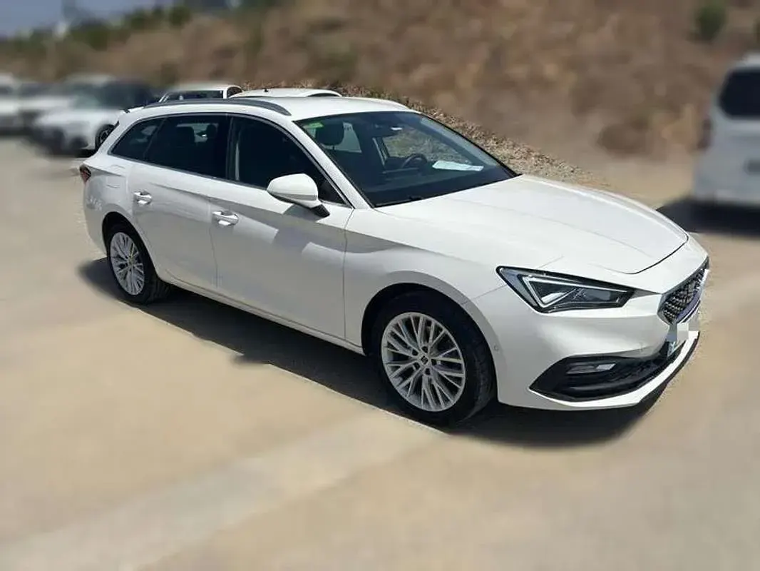 Usado Seat Leon XCELLENCE 150 CV (110 kW) 2022 Blanco Berlina