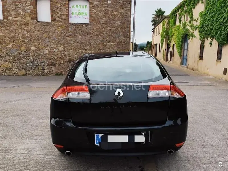 Usado Renault Laguna III Initiale 150 CV (110 kW) 2009 Negro Berlina