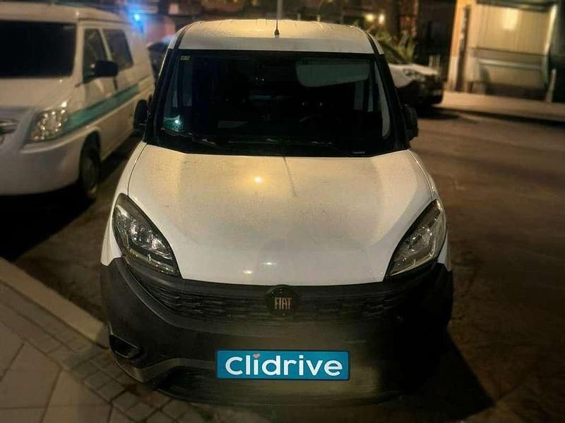 Usado Fiat Doblò 95 CV (69 kW) 2019 Blanco Monovolumen