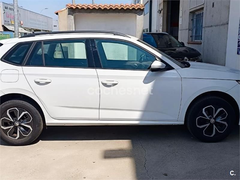 Usado Skoda Kamiq Active 95 CV (69 kW) 2022 Blanco SUV
