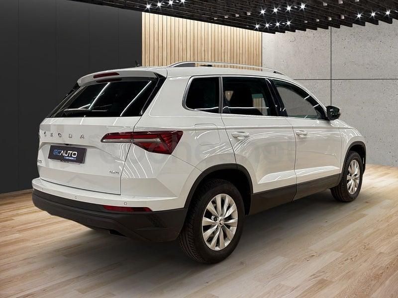 Usado Skoda Karoq Ambition 150 CV (110 kW) 2022 Blanco SUV