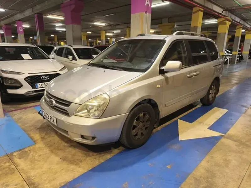 Usado Kia Carnival EX 185 CV (136 kW) 2006 Gris / plata Monovolumen