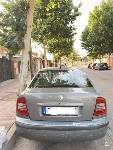 Usado Skoda Octavia Ambiente 90 CV (66 kW) 2001 Verde Berlina