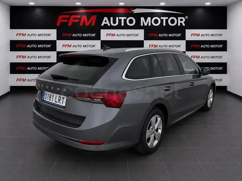 Usado Skoda Octavia Style 150 CV (110 kW) 2021 Gris / plata Familiar