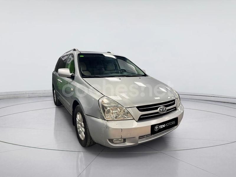 Gris / plata Usado 2006 Kia Carnival EX Monovolumen | 4499 € (Precio justo) - Imagen 1/4