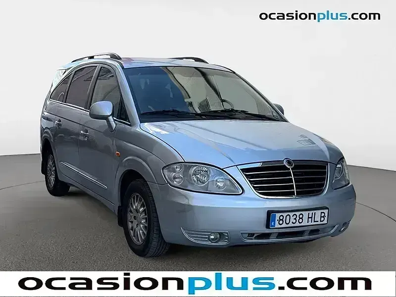 Usado SsangYong Rodius 165 CV (121 kW) 2012 Gris / plata Monovolumen