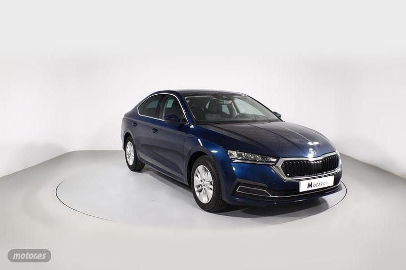 Azul Usado 2024 Skoda Octavia Ambition Berlina | 24.950 € (Buen precio) - Imagen 1/4