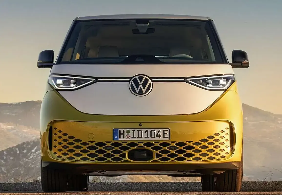 Usado VW ID. Buzz Pro 150 kW (204 CV) 2023 Gris Monovolumen