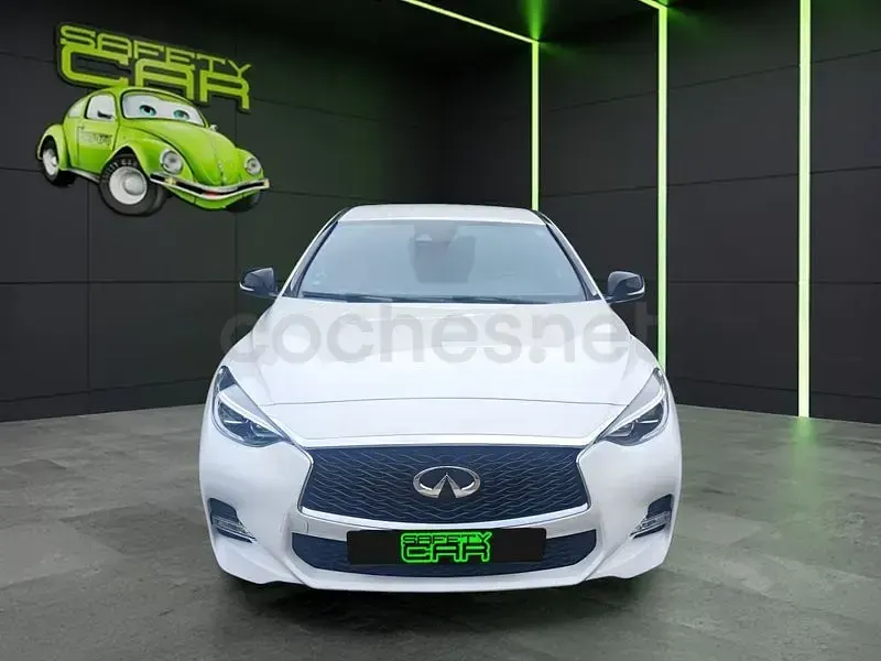 Usado Infiniti Q30 Sport Tech 170 CV (125 kW) 2017 Blanco Berlina