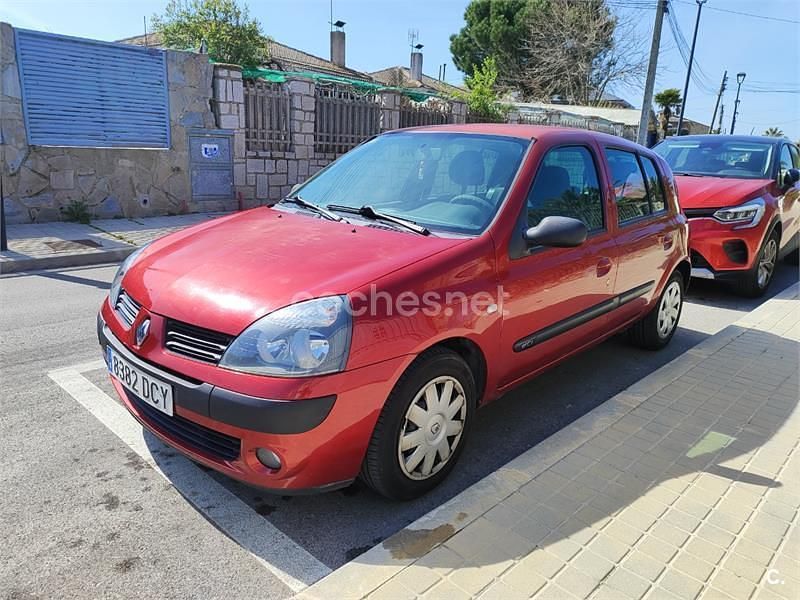 Usado Renault Clio II Expression 80 CV (58 kW) 2004 Granate Berlina