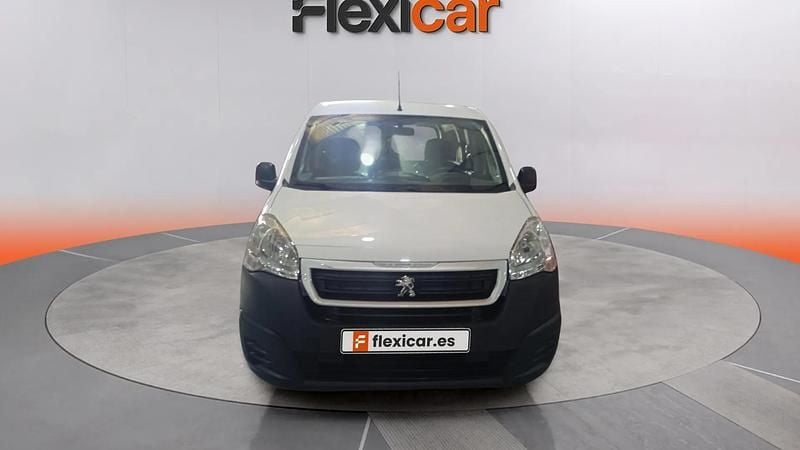 Usado Peugeot Partner Tepee Access 100 CV (73 kW) 2018 Blanco Monovolumen