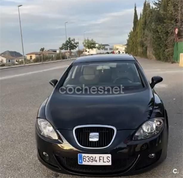 Usado Seat Leon Sport 105 CV (77 kW) 2007 Negro Utilitario