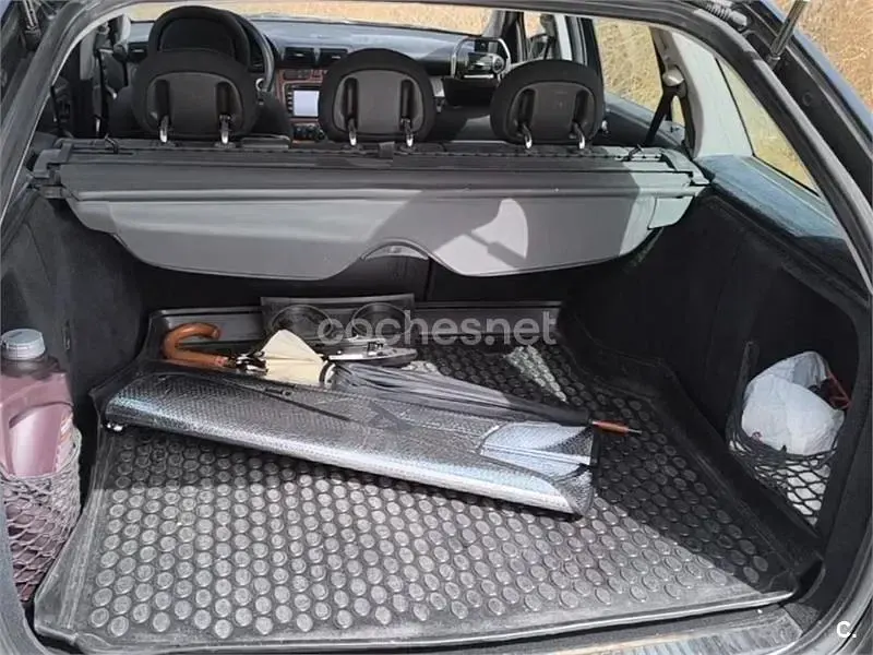 Usado Mercedes C220 Classic 125 CV (91 kW) 2001 Negro Familiar