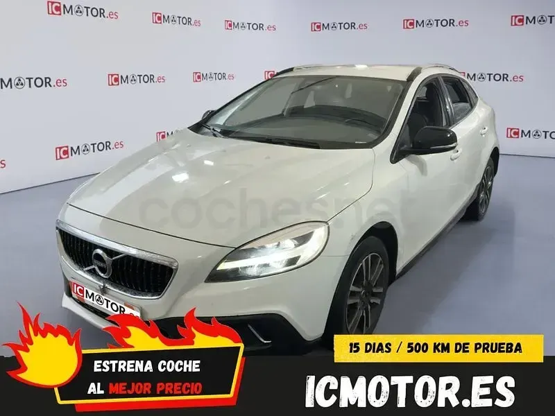 Usado Volvo V40 CC Plus 120 CV (88 kW) 2019 Blanco Familiar