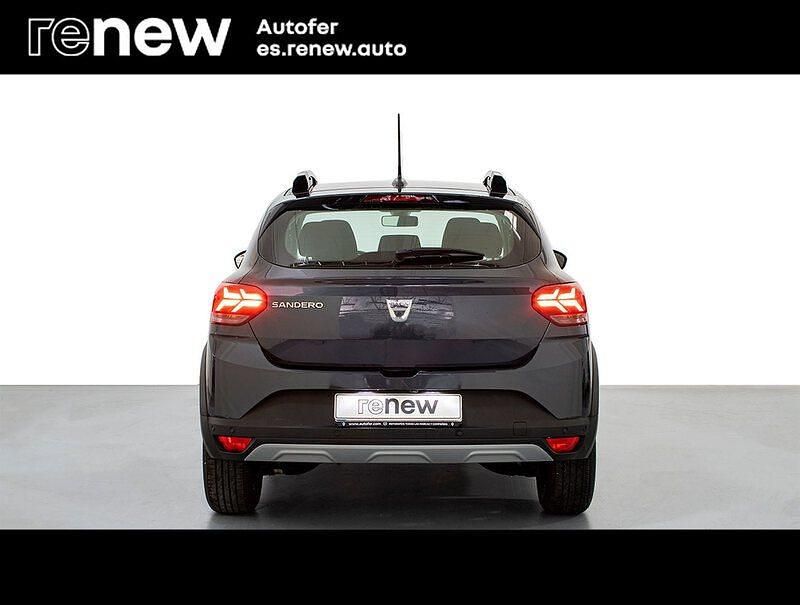 Usado Dacia Sandero Comfort 100 CV (73 kW) 2022 Gris Utilitario
