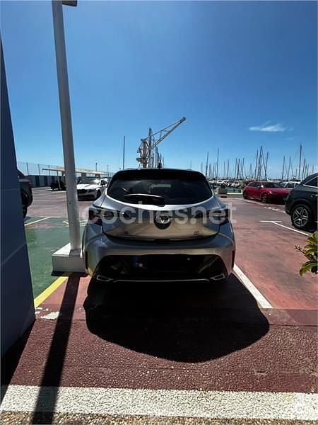 Usado Toyota Corolla 196 CV (144 kW) 2022 Gris / plata Berlina