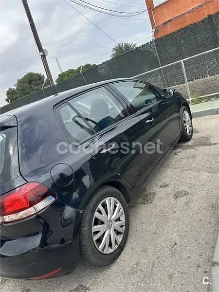 Usado VW Golf VI 105 CV (77 kW) 2010 Negro Utilitario
