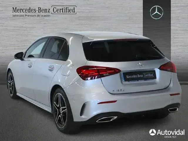 Usado Mercedes A180 116 CV (85 kW) 2025 Plata hightech