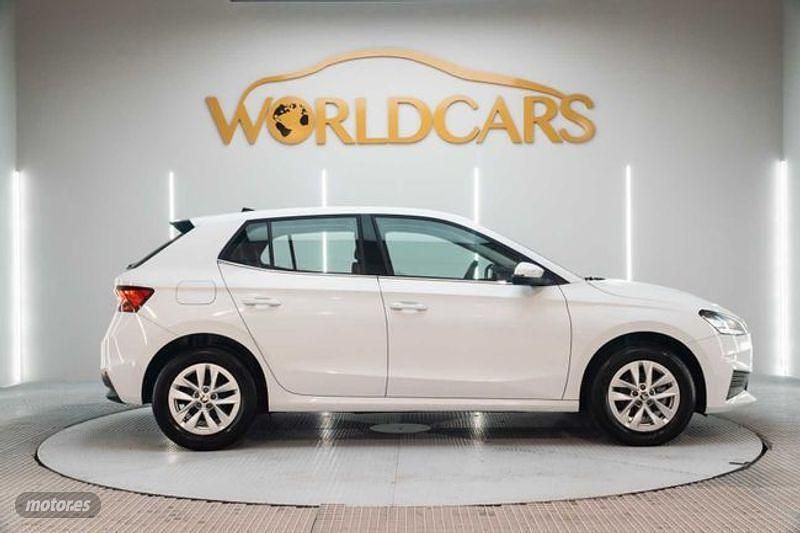 Usado Skoda Fabia 95 CV (69 kW) 2022 Blanco Berlina