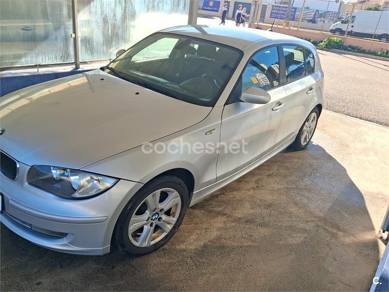 Usado BMW 118 143 CV (105 kW) 2009 Gris / plata Utilitario