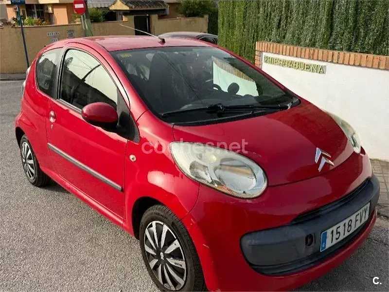 Usado Citroën C1 68 CV (50 kW) 2007 Rojo Utilitario
