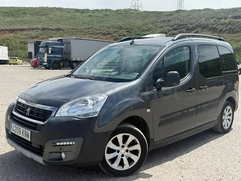 Usado Peugeot Partner Tepee Active 110 HP (80 kW) 2016 Preto Monovolume
