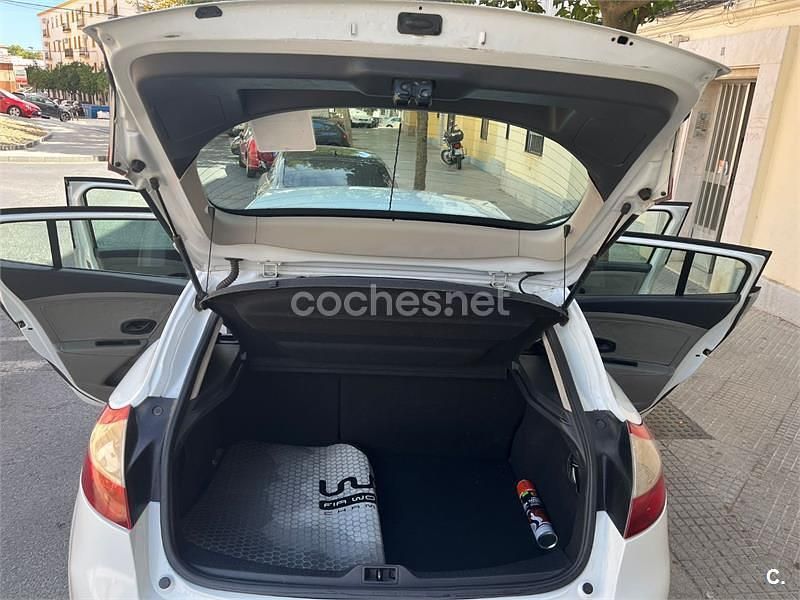 Blanco Usado 2010 Renault Mégane III Authentique Berlina | 5900 € (Precio justo) - Imagen 1/4