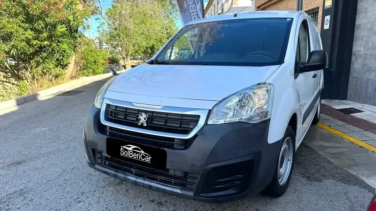 Usado Peugeot Partner Premium 98 CV (72 kW) 2019 Blanco Monovolumen
