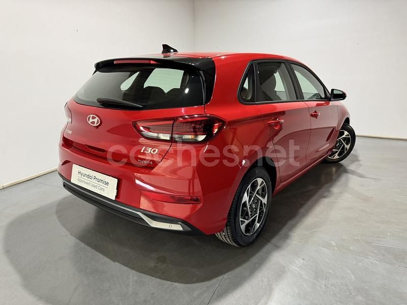 Nuevo Hyundai i30 100 CV (73 kW) 2025 Rojo Familiar