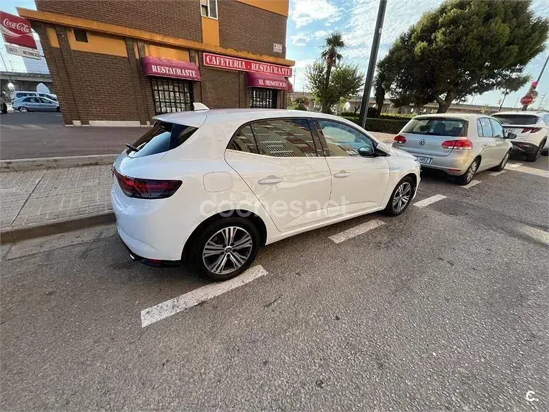 Usado Renault Mégane IV Zen 115 CV (84 kW) 2020 Blanco Berlina