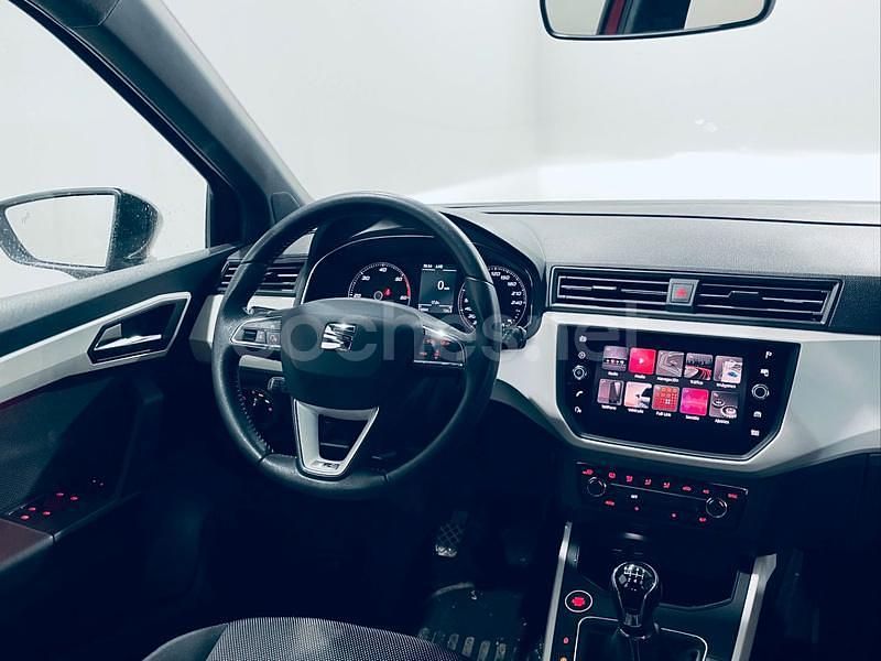 Usado Seat Arona Ecomotive 115 CV (84 kW) 2018 Granate SUV