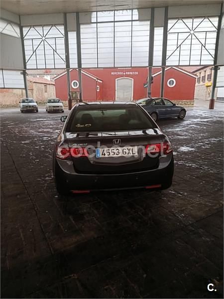 Usado Honda Accord Elegance 150 CV (110 kW) 2010 Gris / plata Berlina