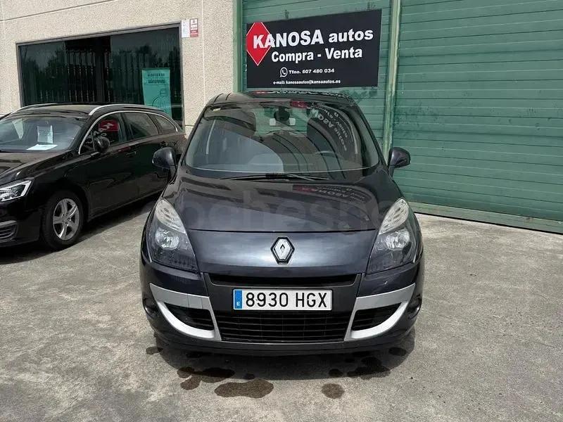 Usado Renault Scénic Dynamique 110 CV (80 kW) 2011 Gris / plata Monovolumen