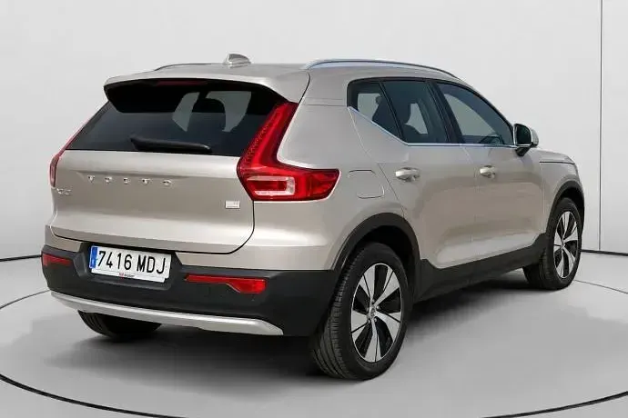 Usado Volvo XC40 Core 211 CV (155 kW) 2023 Beige SUV