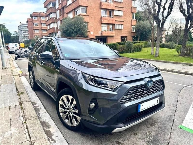 Usado Toyota RAV4 Hybrid Luxury 222 CV (163 kW) 2021 Gris / plata SUV