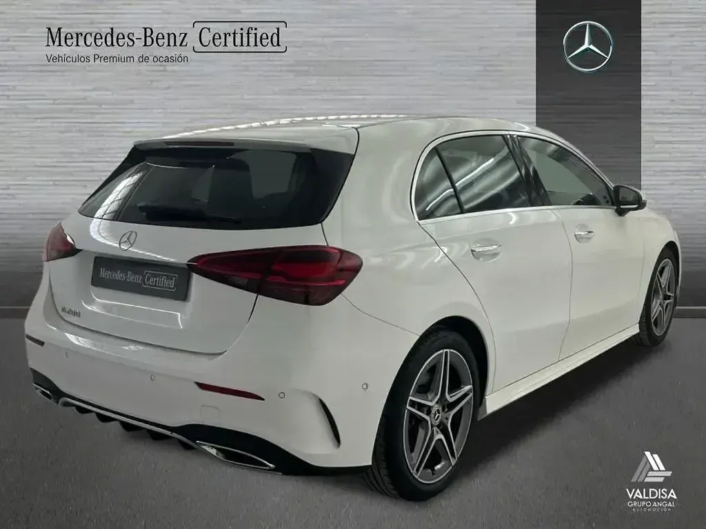 Käytetty Mercedes A200 AMG line 163 HP (119 kW) 2024 Valkoinen Sedan