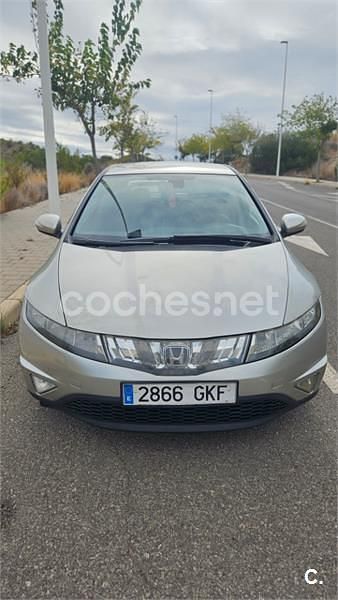 Gris / plata Usado 2008 Honda Civic Comfort Berlina | 5500 € (Precio justo) - Imagen 1/4