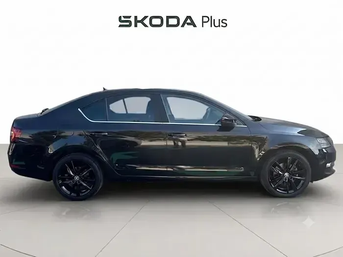 Usado Skoda Octavia Ambition 115 CV (84 kW) 2021 Negro