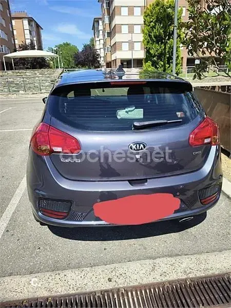 Usado Kia Ceed GT 136 CV (100 kW) 2017 Gris / plata Berlina